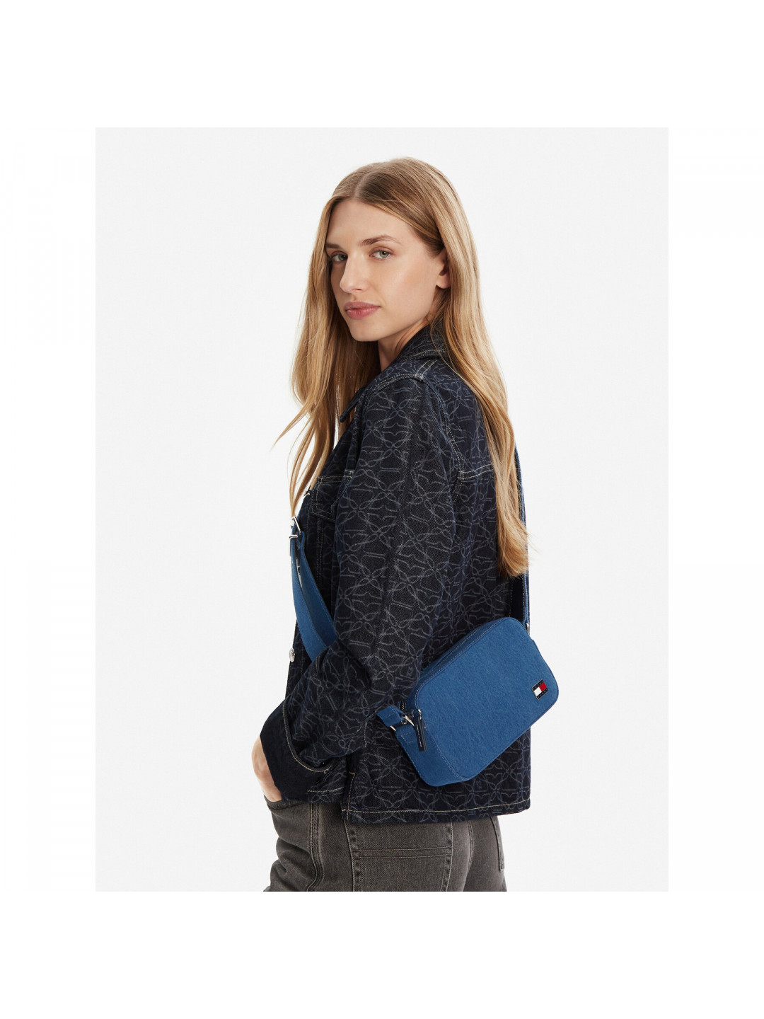 Kabelka Tommy Jeans Tjw Cool Denim Camera Bag AW0AW17874 Modrá